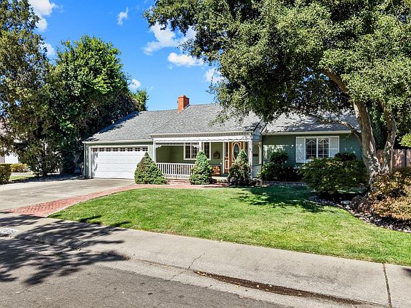 3rd image of 1609 Azalea Way
