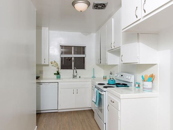 5th image of 142 S Wetherly Dr APT 211