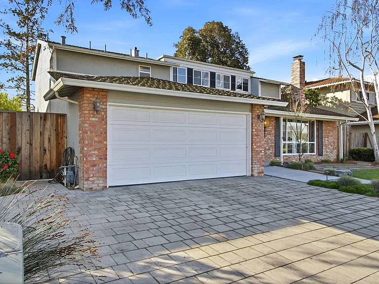 6137 Banner Dr — Photo 2