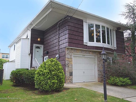 2nd image of 233 Warwick Ave