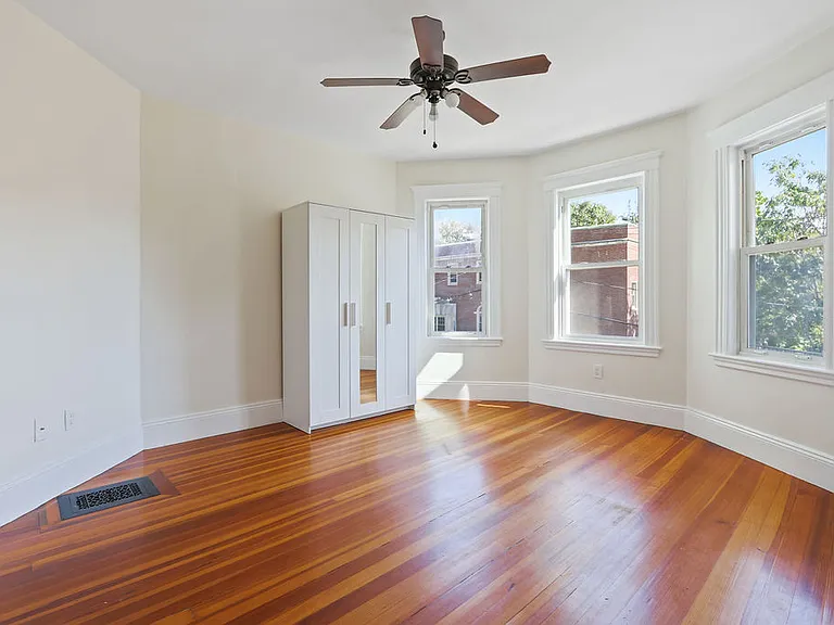 30 Tuttle St #2 — Photo 18