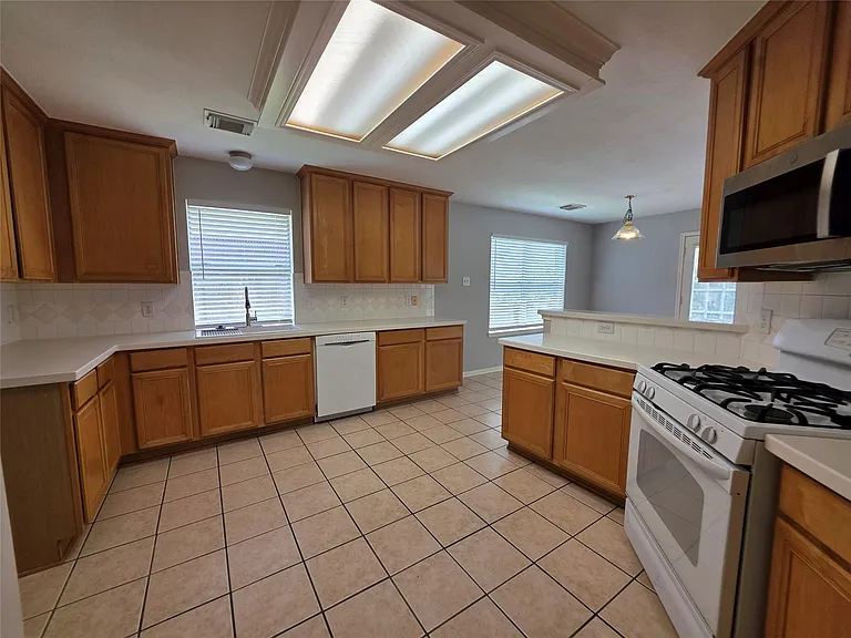 3602 Brookstone Ct — Photo 6