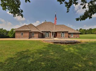 220 Northwoods Dr, Pacific, MO 63069