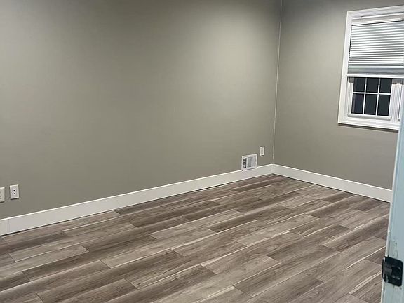5th image of 304 Sandalwood Dr #A