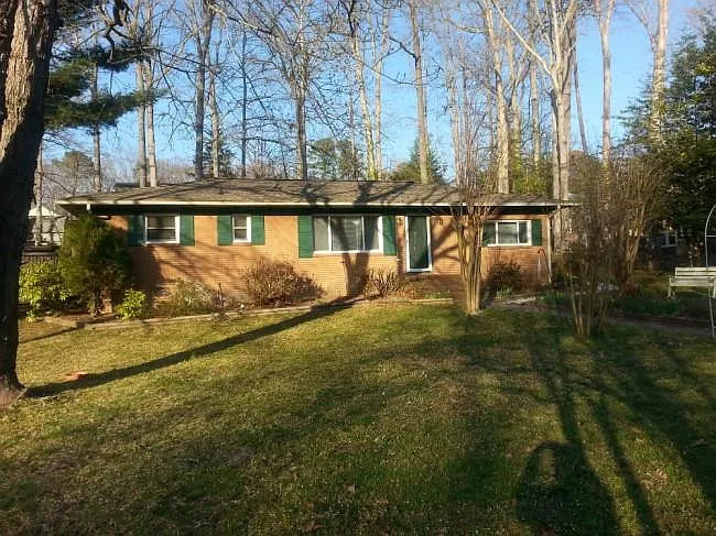 3 bed, 1350 sqft, $1,975 — Photo 3