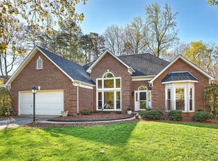 1813 Cloudburst Dr, Matthews, NC 28105