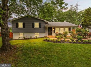 800 Williamsburg Rd, Sterling, VA 20164