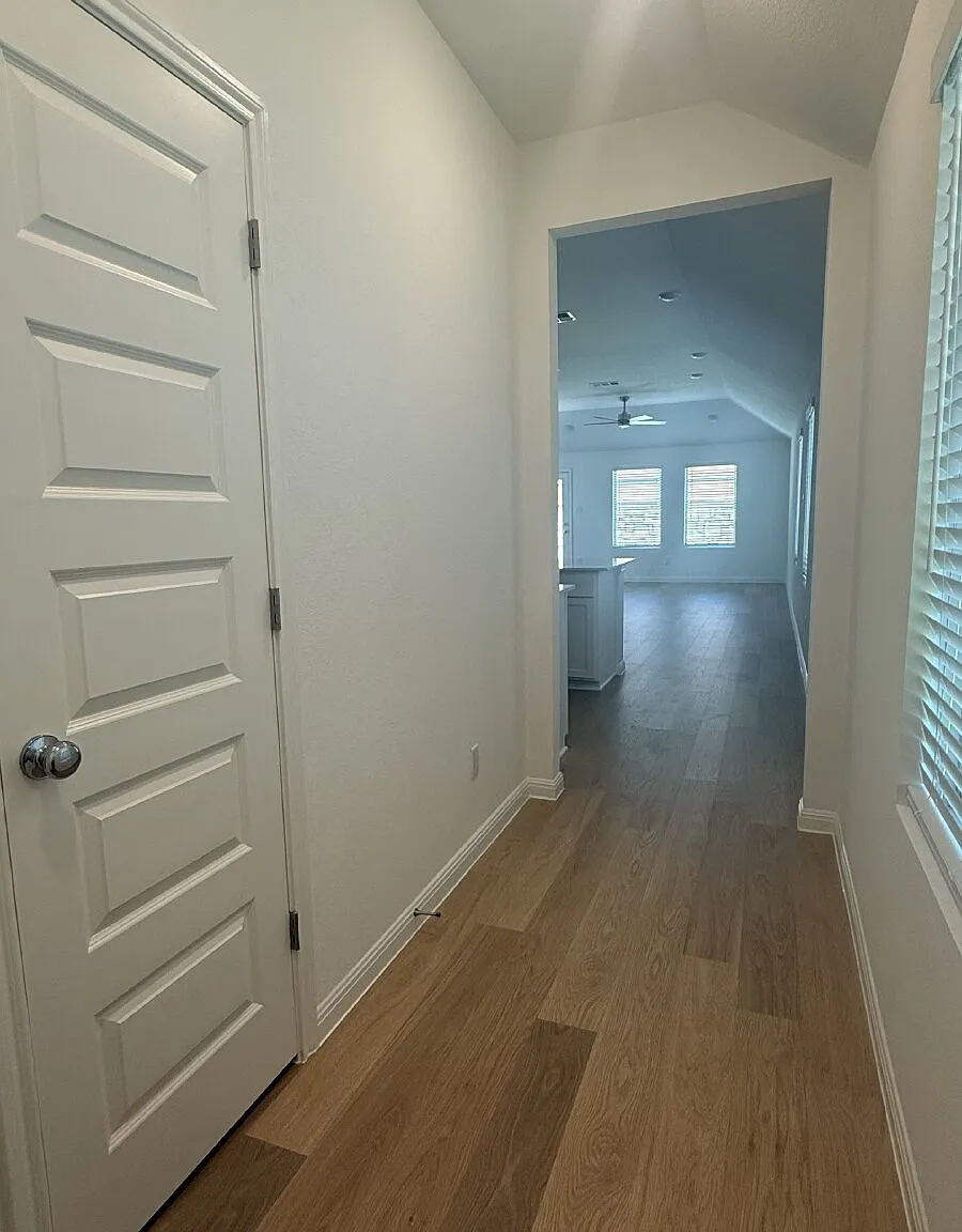 4 bed, 2.0 bath, 1526 sqft, $2,080 — Photo 3