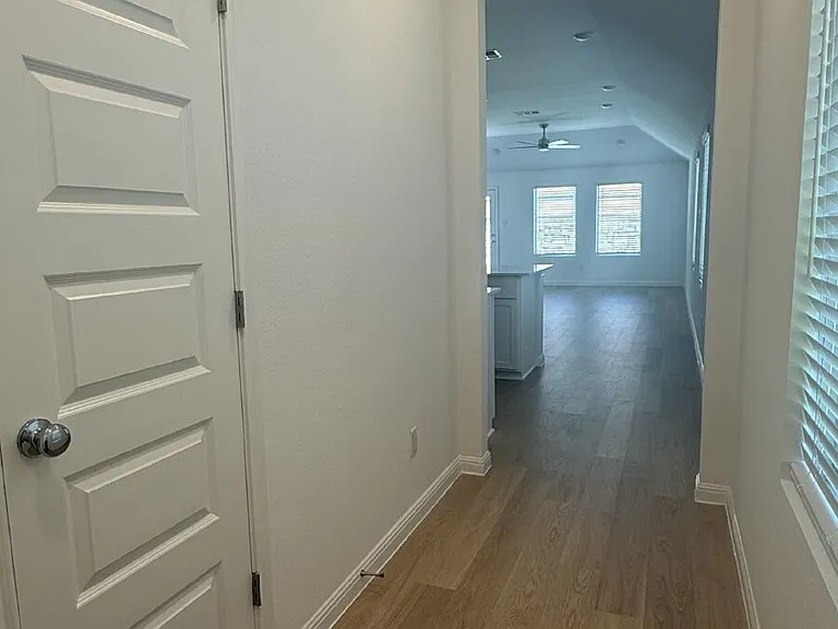 176 Hornet St — Photo 3
