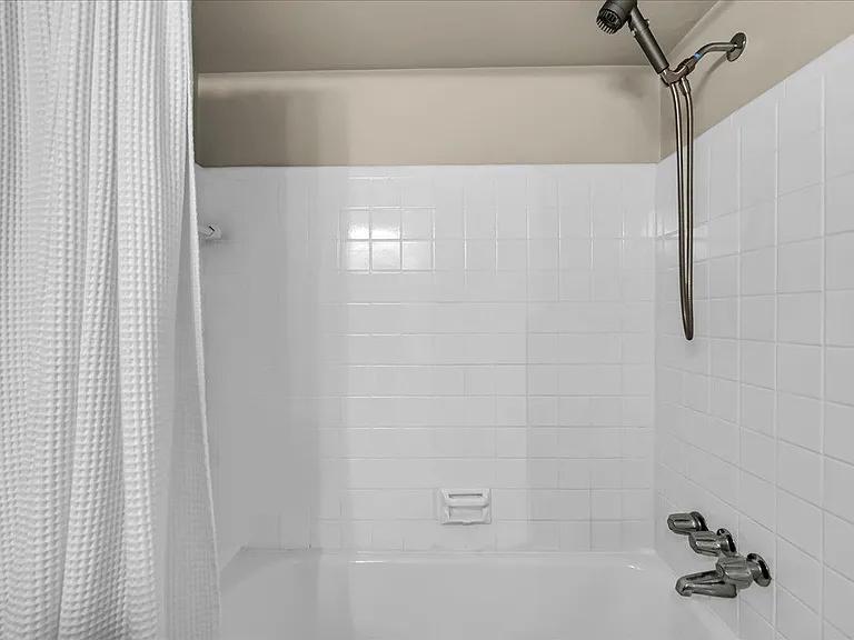24240 Beverly St — Photo 23