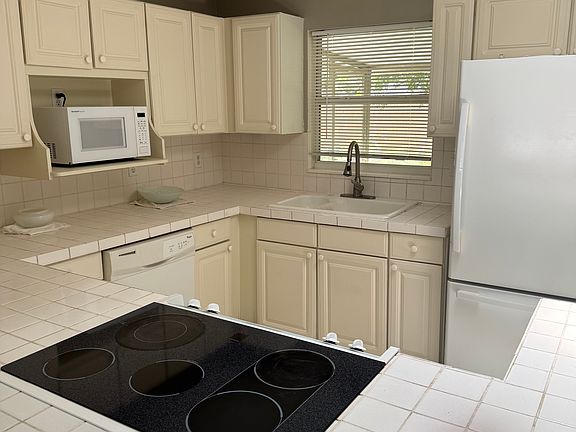 3rd image of 3302 Spainwood Dr