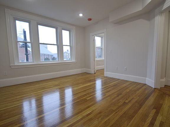 3rd image of 31 Harvard St APT 2