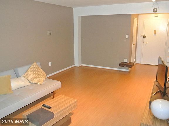 5th image of 4201 Cathedral Ave NW APT T11e