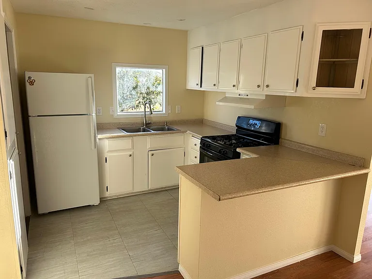 1554 N Guam St #13 — Photo 6