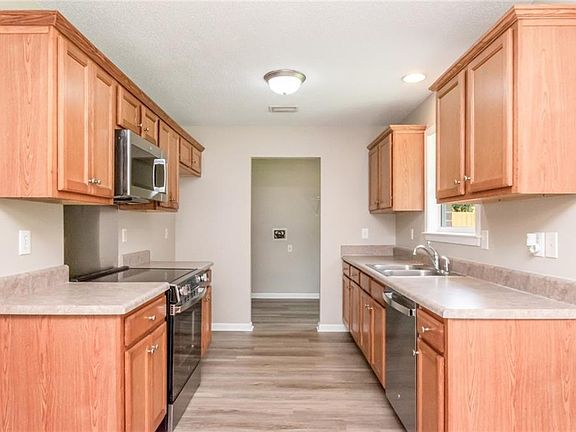 5th image of 7634 Broome Ct
