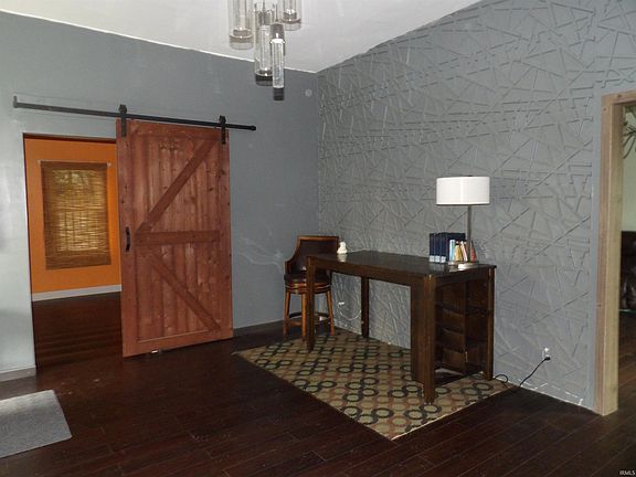 3rd image of 304 E Washington St