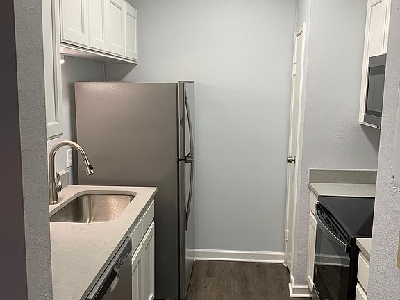 3rd image of 12166 Metric Blvd APT 131