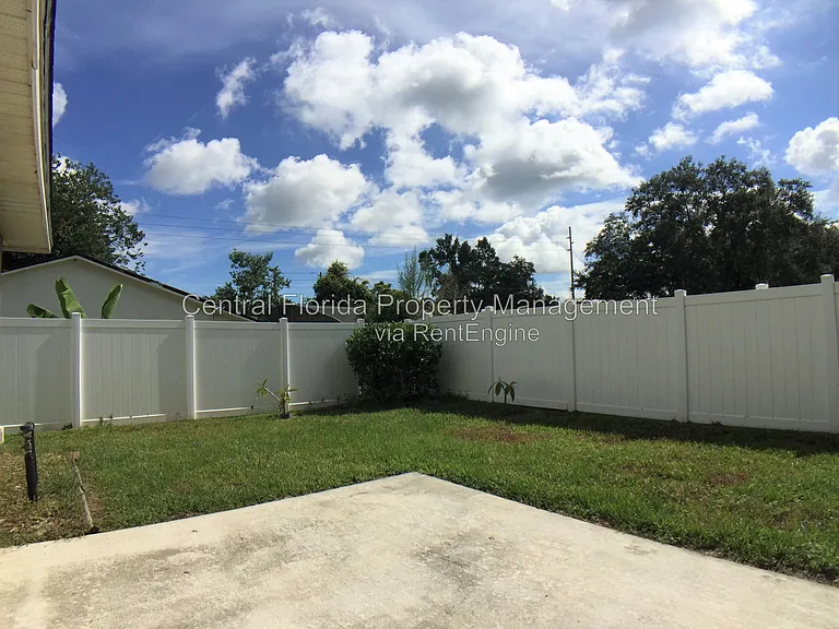 939 Pecan St — Photo 14