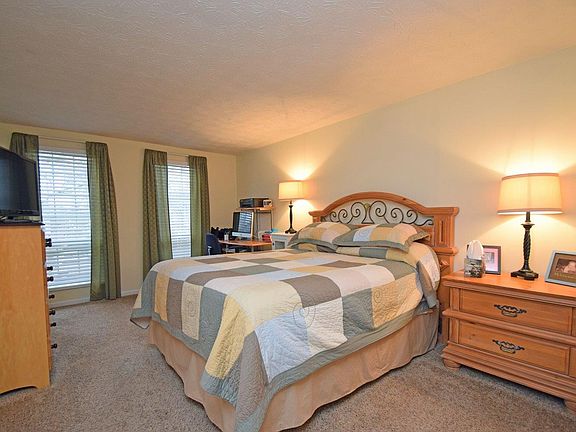 5th image of 10889 Lake Thames Dr