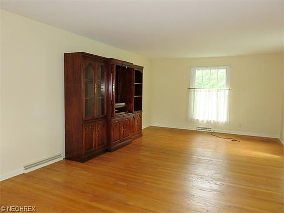 4th image of 1035 Ashwood Dr