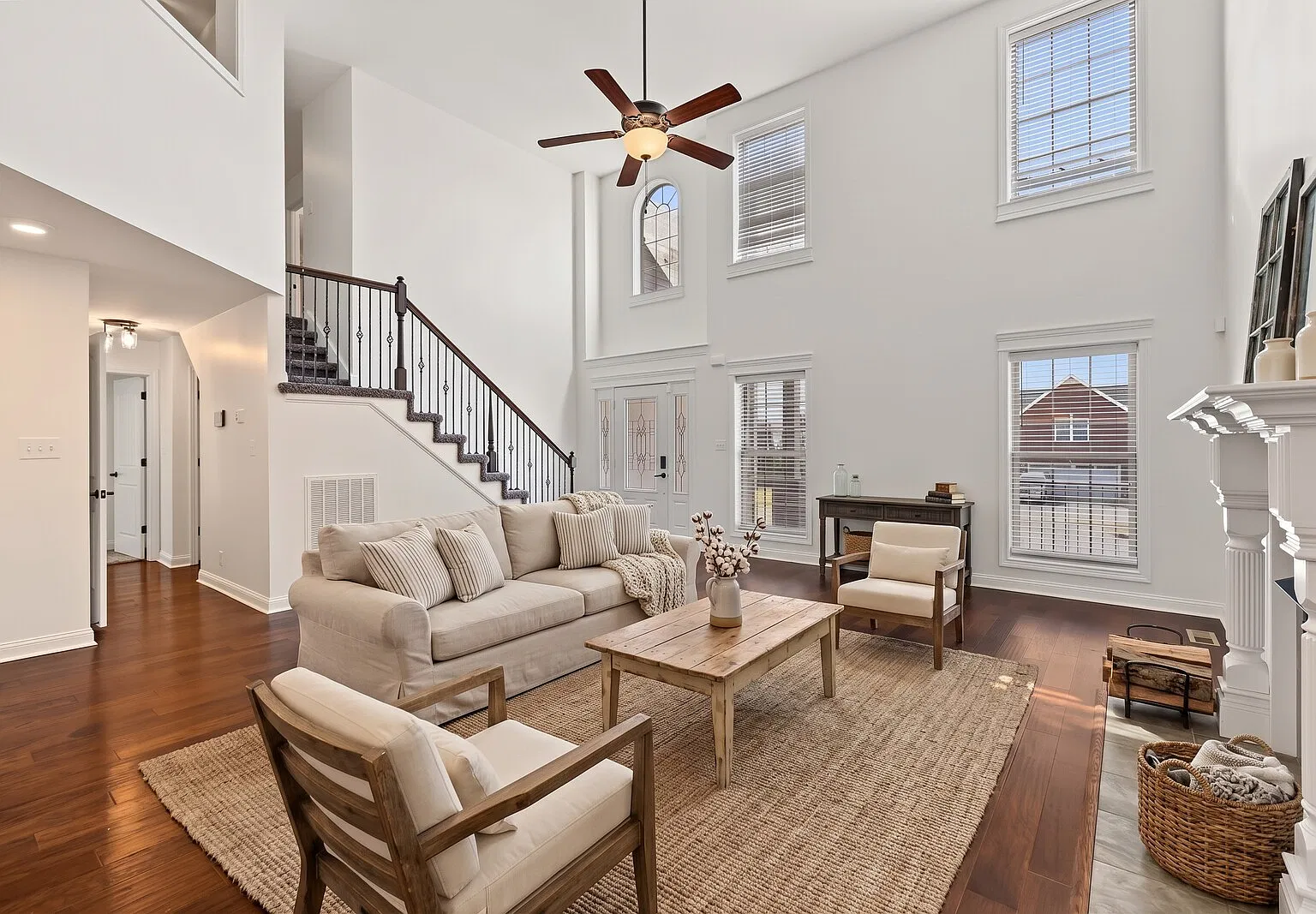 4 bed, 3.5 bath, 2854 sqft, $2,350 — Photo 4