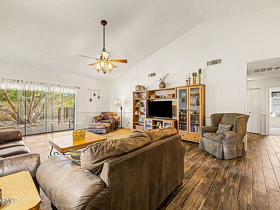 5th image of 3053 E LOCKWOOD Street