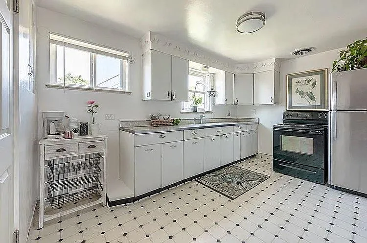 3431 N Harrison St — Photo 12