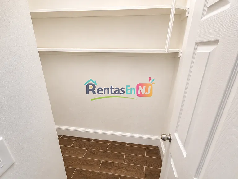 216 Sunset Ave #1R — Photo 3