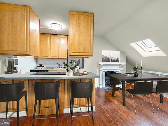 2nd image of 704-06 S Washington Sq #4W
