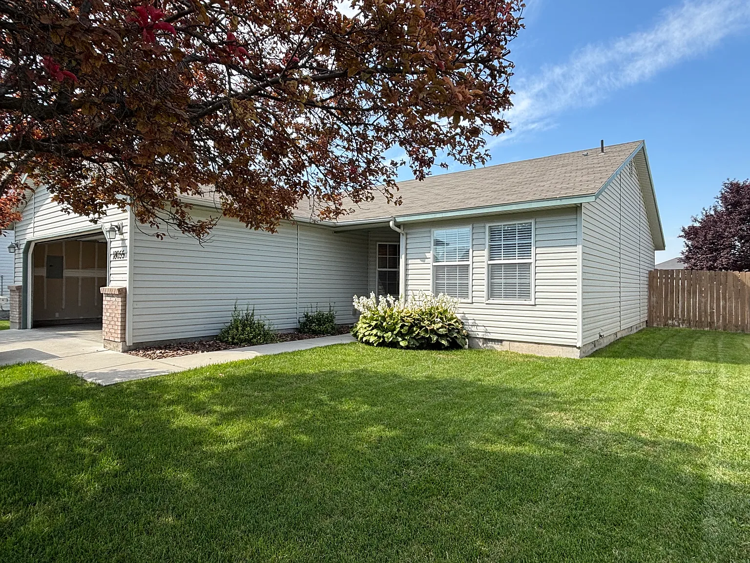 3 bed, 1384 sqft, $2,095 — Photo 1