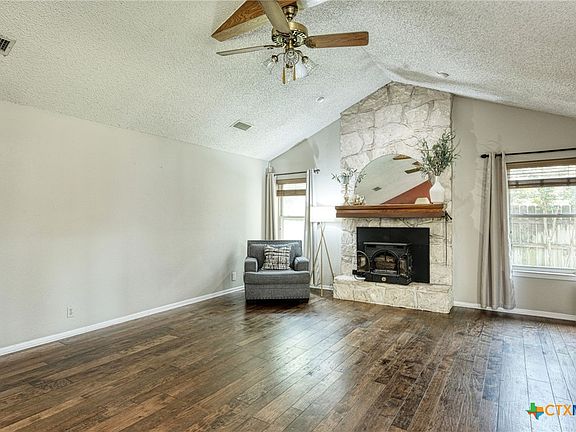 4th image of 1100 Deepwood Dr