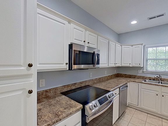 5th image of 620 Elfin Ct