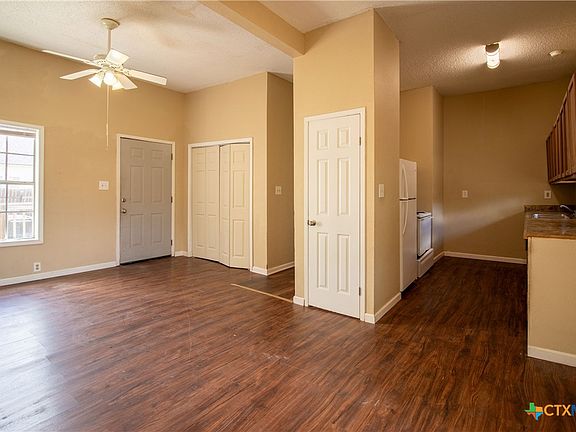 5th image of 306 W Brazos St