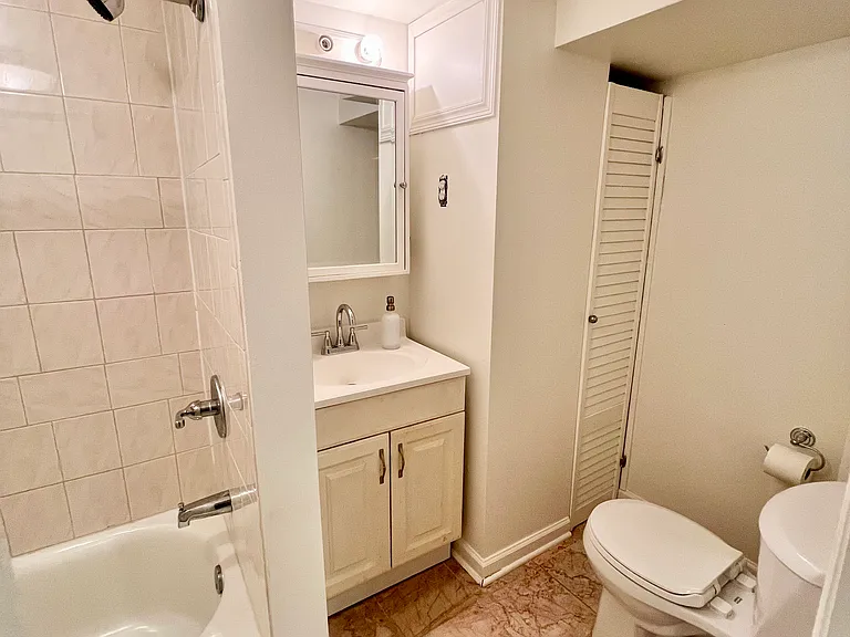 1326 S Columbus St — Photo 14