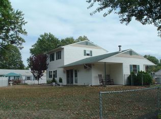 52 Openwood Ln, Levittown, PA 19055