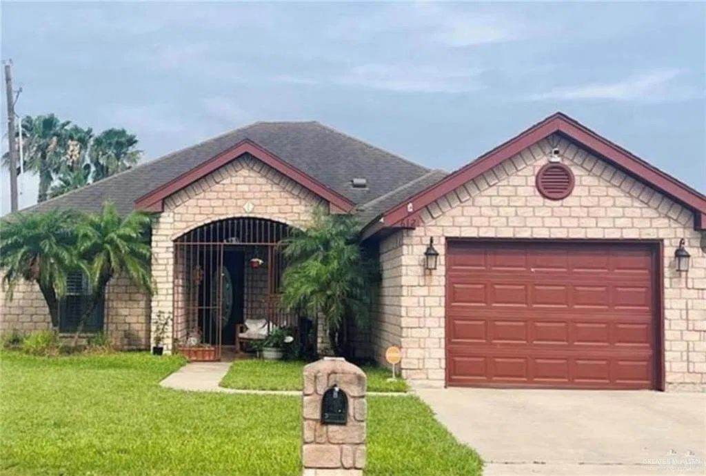 3 bed, 2.0 bath, 1309 sqft, $1,400 — Photo 1