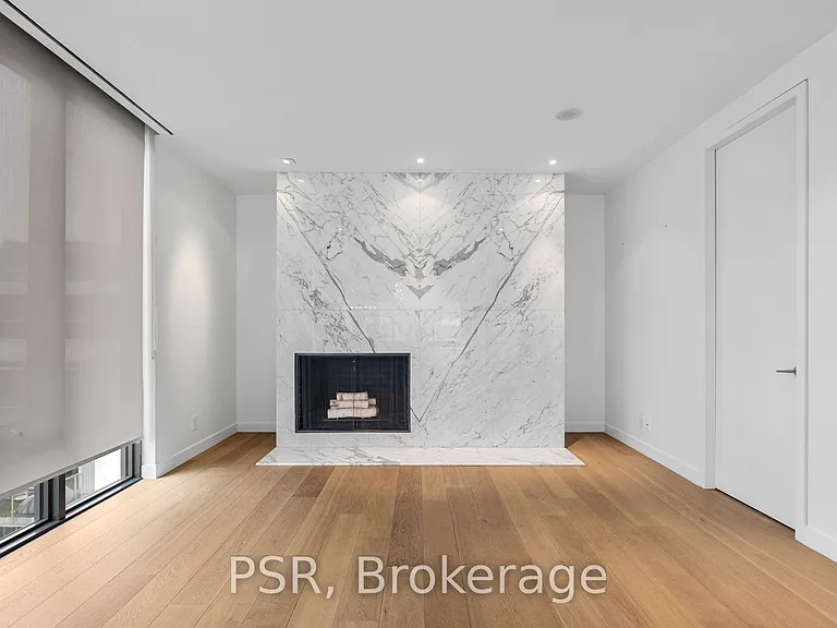 500 Wellington St W #Penthouse 1001 — Photo 5