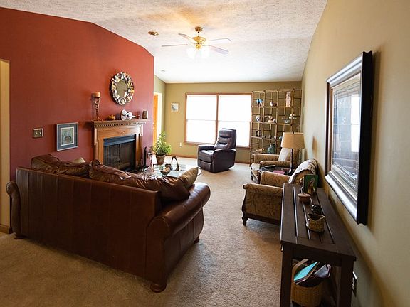 4th image of 10 Linwood Dr