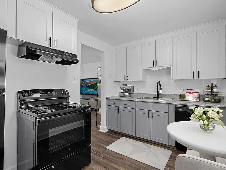 Native and Sienna Apartments — Photo 20