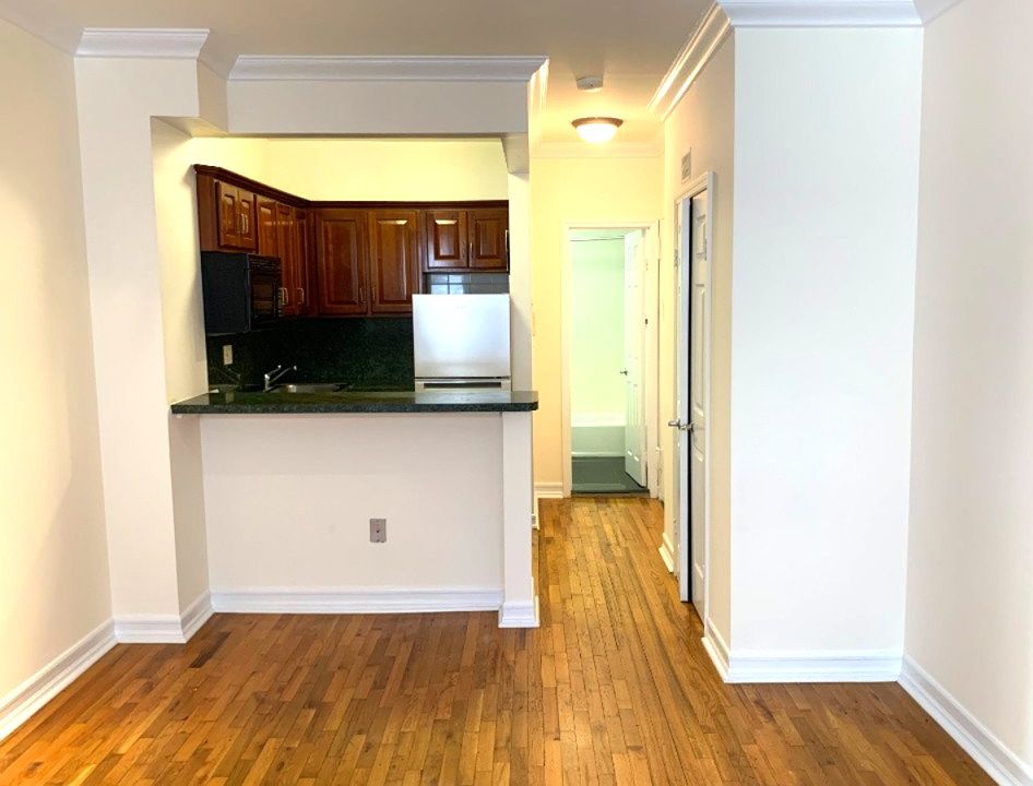 2nd image of 908 Amsterdam Ave APT 2D