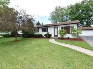 36947 N Grandwood Dr, Gurnee, IL 60031