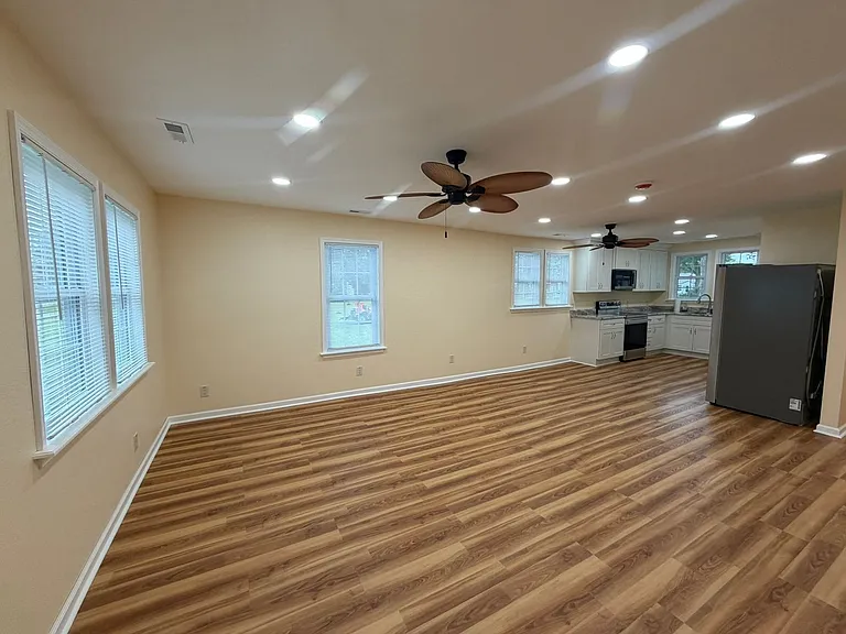 705 Canal Dr — Photo 3