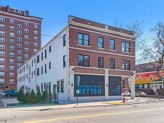 2nd image of 1400 Van Dyke St #304