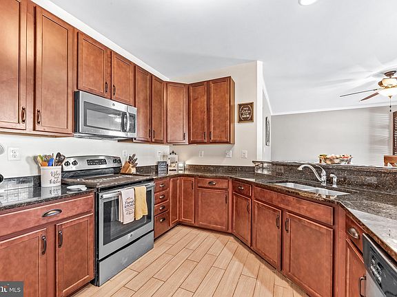 4th image of 21270 Elizabeth Hill St