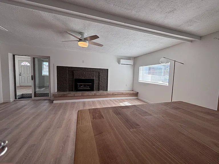 9402 Claremont Ave NE #B — Photo 7