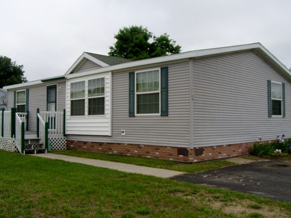 3rd image of 479 Wyndham Dr