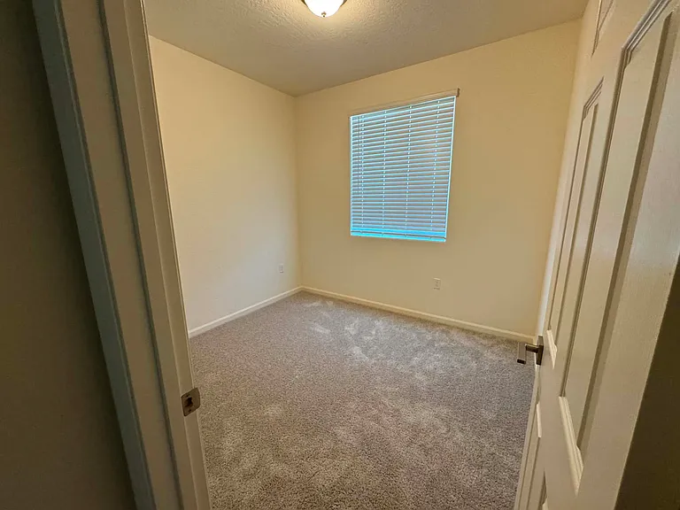 2183 N Renn Ave — Photo 14