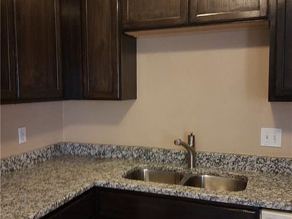 4th image of 724 Bluebonnet Dr APT D