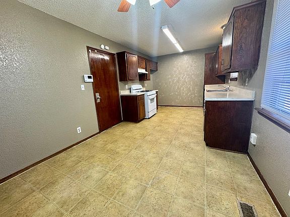 5th image of 1403 S 121st East Ave