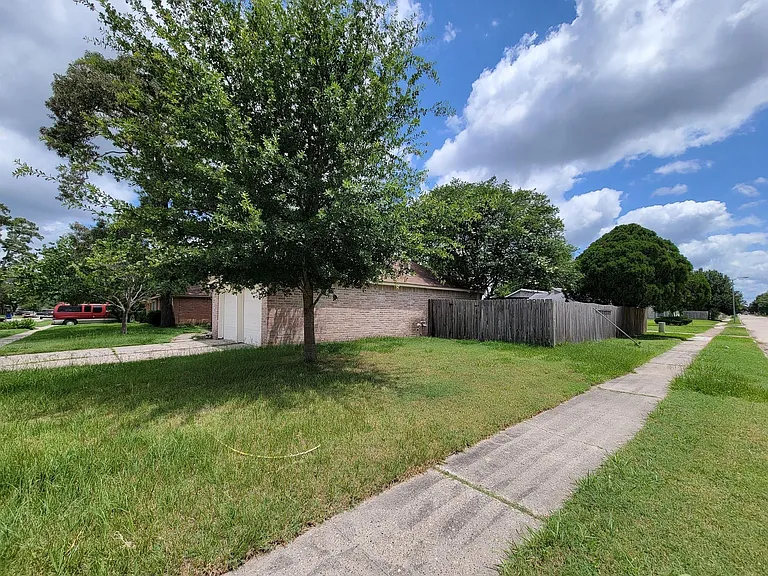 29002 Sedgefield St — Photo 2